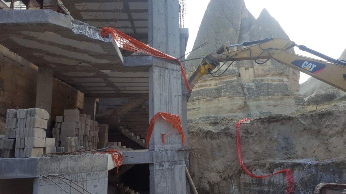 Kapadokya\'da Otel Yıkımları Başladı