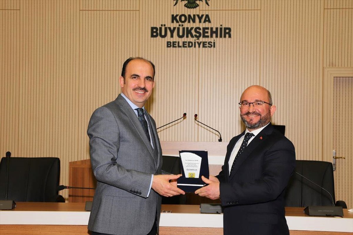 Konya Büyükşehir Belediye Meclisi\'nde Plaket Töreni