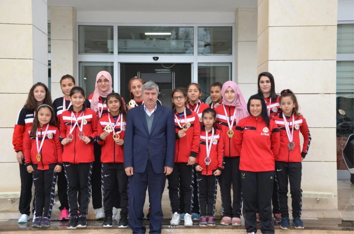 Köyceğiz Belediyespor Bayan Güreşçilerinden Madalya Yağmuru