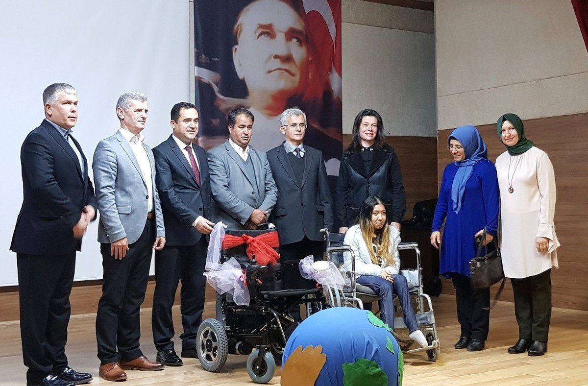 Lise Öğrencilerinden Akülü ve Tekerlekli Sandalye Yardımı