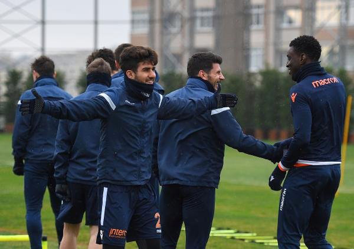 Medipol Başakşehir\'de Antalyaspor Maçı Hazırlıkları Sürüyor