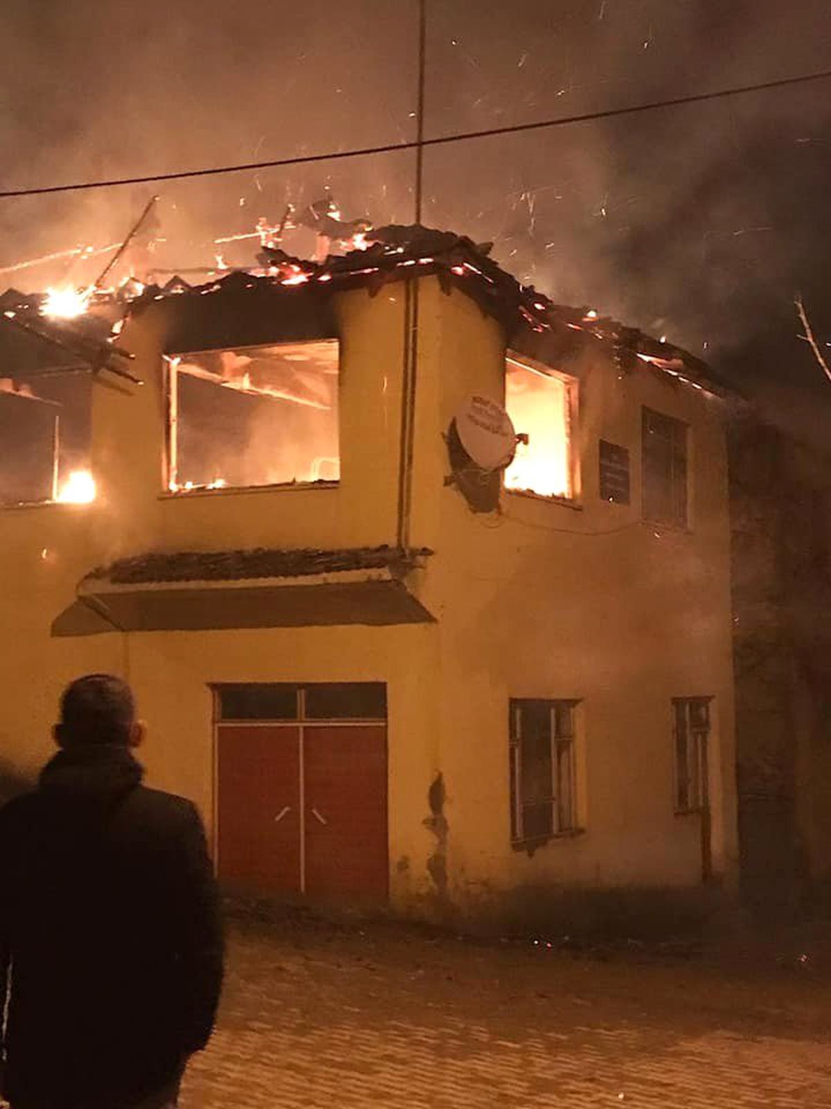 Muhtarlık Binası ve Misafirhane Kül Oldu