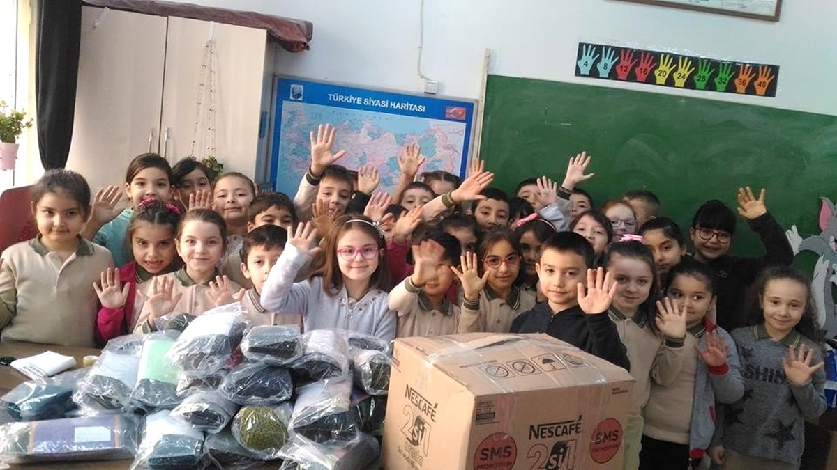 Öğrencilerden Mehmetçiklere Sevgi Köprüsü
