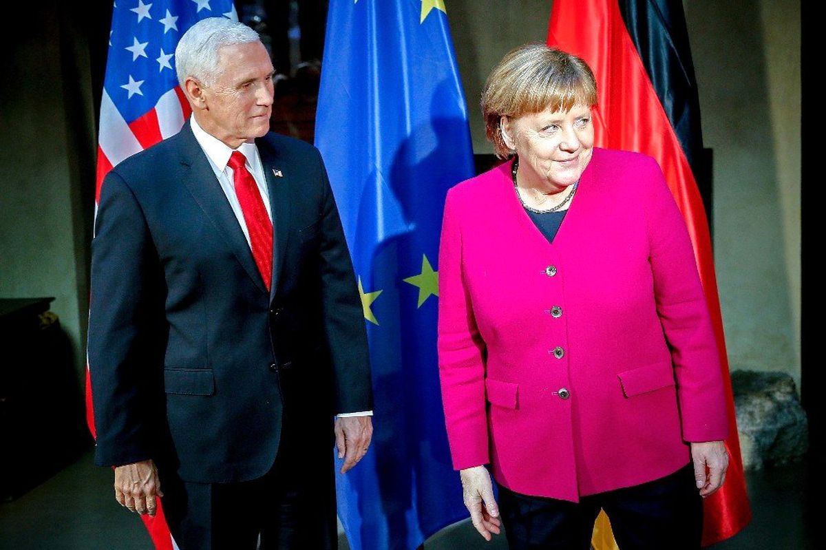 Pence ve Merkel Arasında Sert Atışma