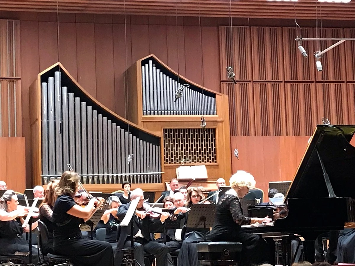 Piyanist Gülsin Onay, Cso Sahnesinde Konser Verdi