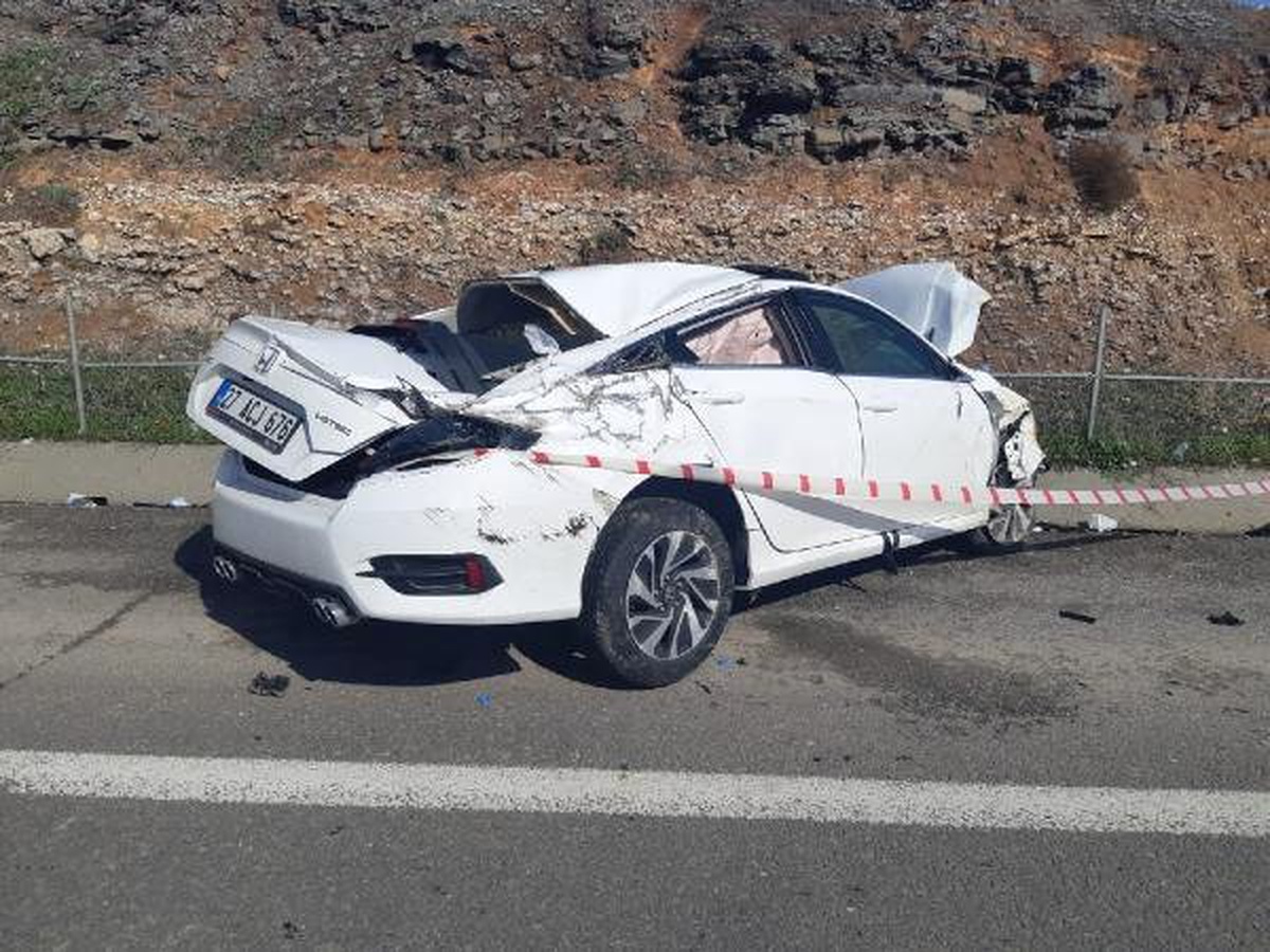Şanlıurfa\'da Takla Atan Otomobildeki 3 Kişi Yaralandı