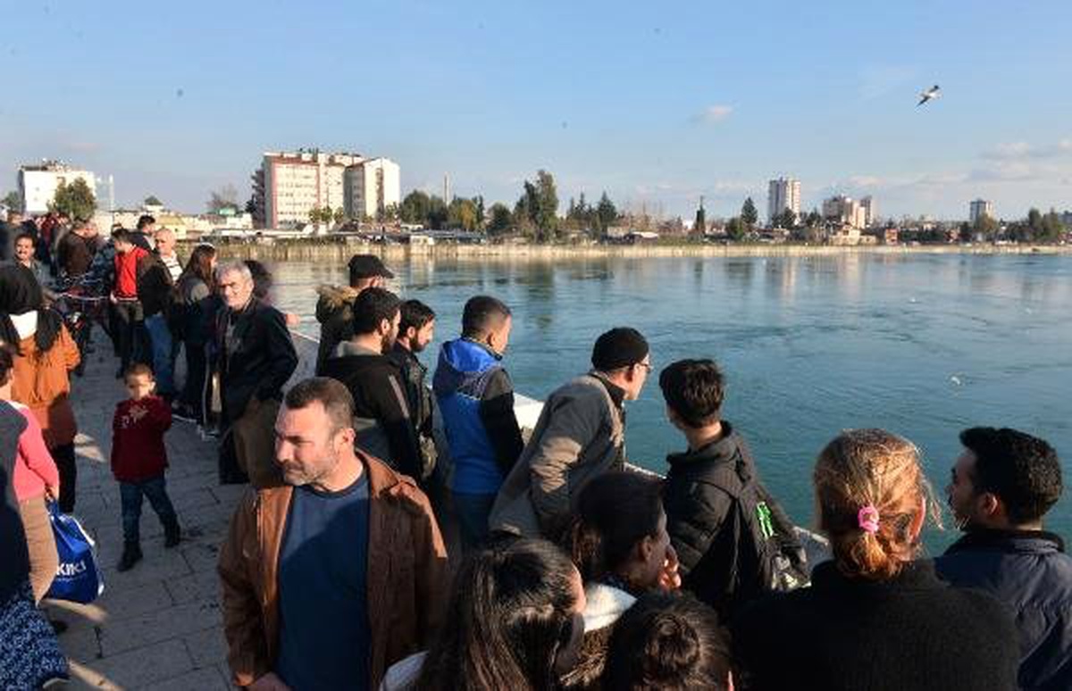Seyhan Nehri\'nde, Suya Atladığı Öne Sürülen Kız Aranıyor