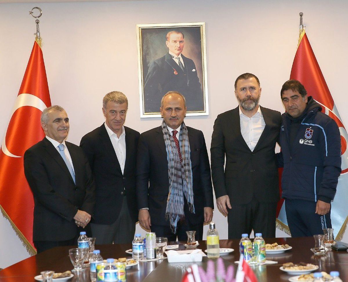 Ulaştırma ve Altyapı Bakanı Cahit Turhan\'dan Trabzonspor\'a Ziyaret