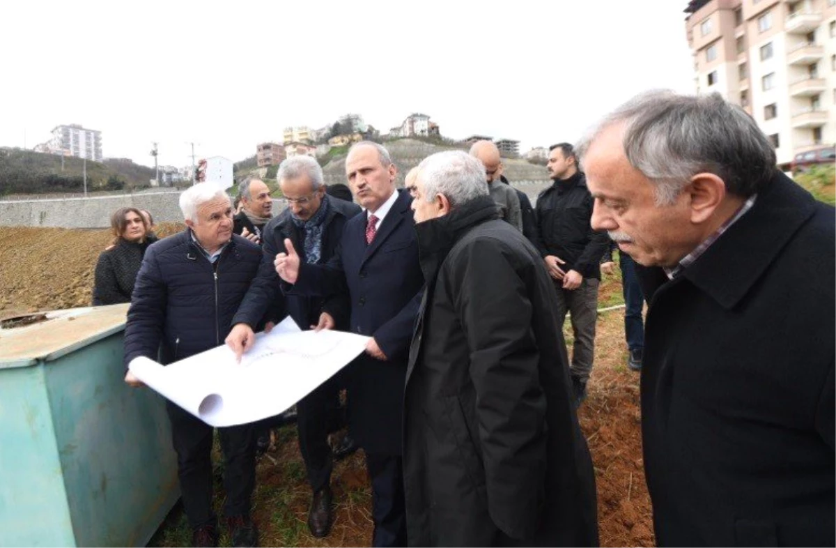 Ulaştırma ve Altyapı Bakanı Turhan, Yapımı Süren Kanuni Bulvarı\'nda İncelemelerde Bulundu