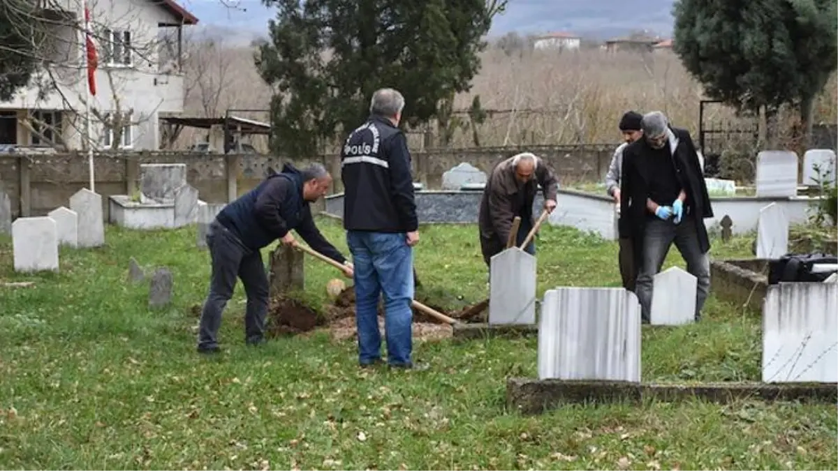 40 Yıl Önce Ölen Çocuklarının Mezarını Açtırdılar