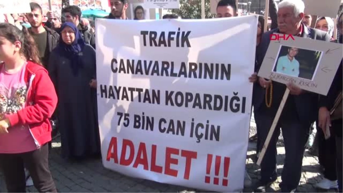 Antalya Yakınlarını Trafik Kazasında Kaybedenlerin \'Adalet\' İsyanı