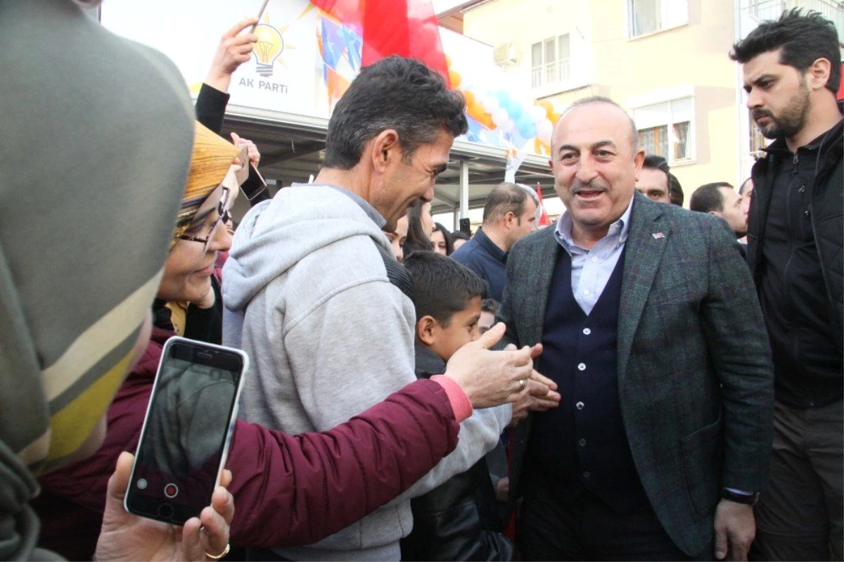 Bakan Çavuşoğlu: "Tüm Dünyada Fetö\'cü Hainlerin Ensesindeyiz"
