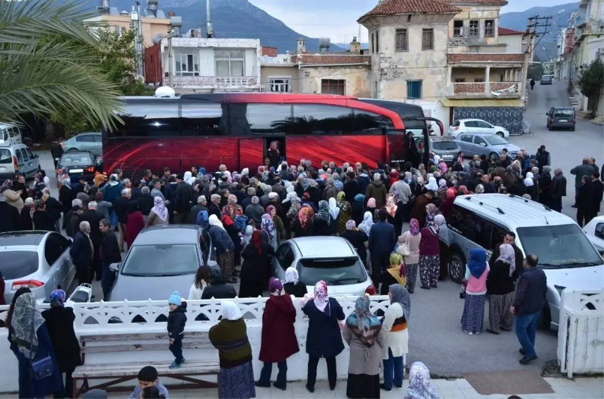 Bozyazı\'da Umre Kafilesi Dualarla Uğurlandı