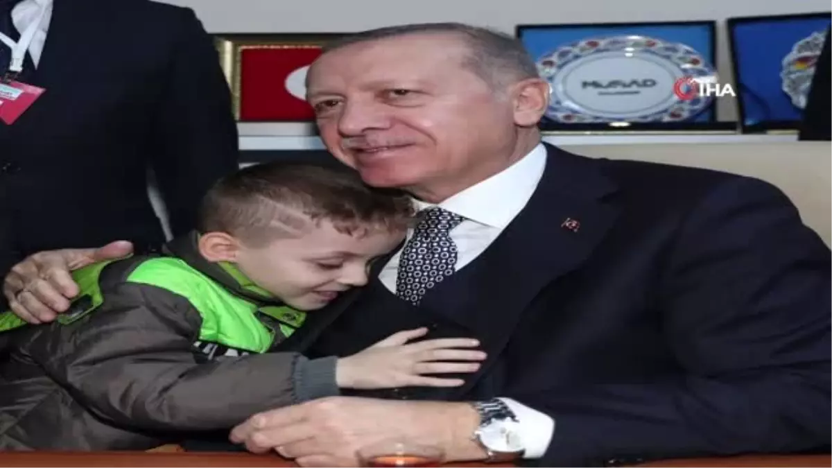 Cumhurbaşkanı Erdoğan Partililerle Çay İçti