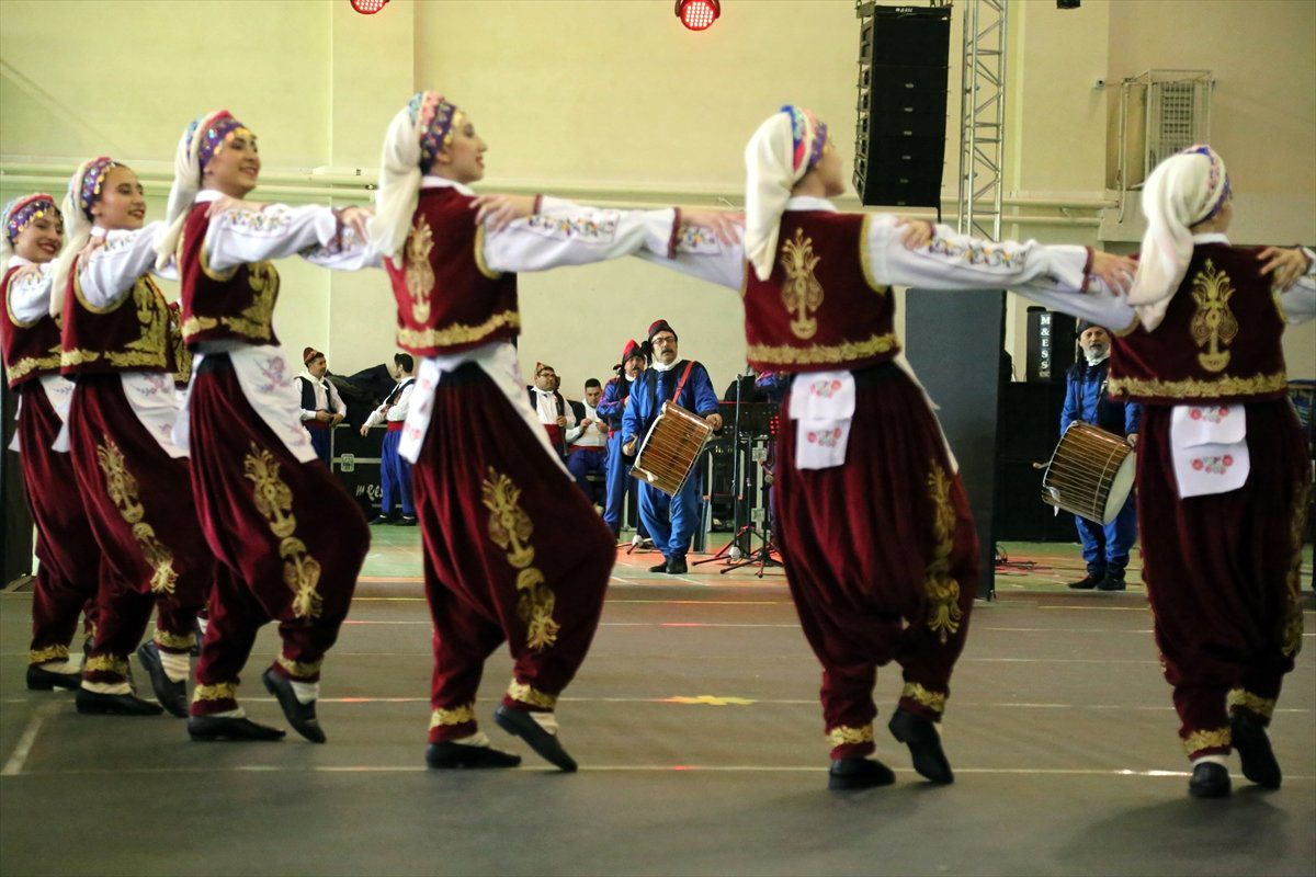 Edirne\'de "Halk Oyunları İl Birinciliği" Yarışması Düzenlendi