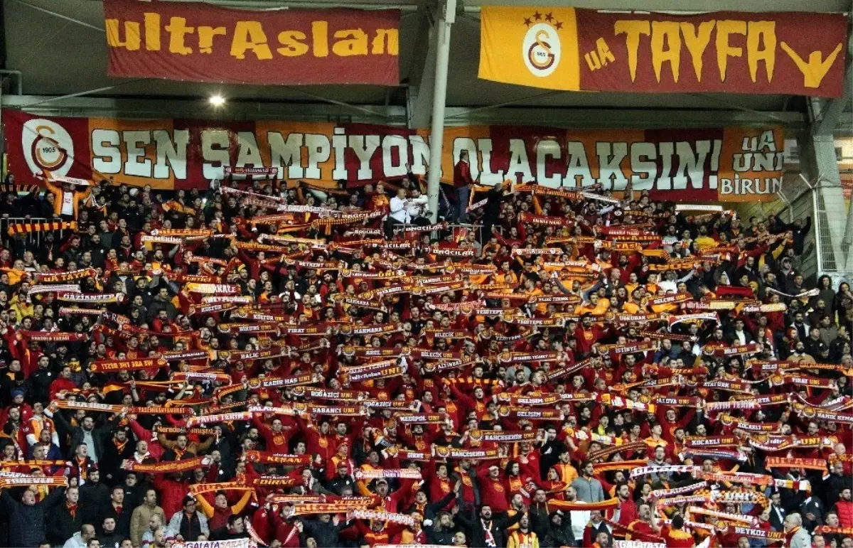 Galatasaray Taraftarları Deplasmanda Yalnız Bırakmadı