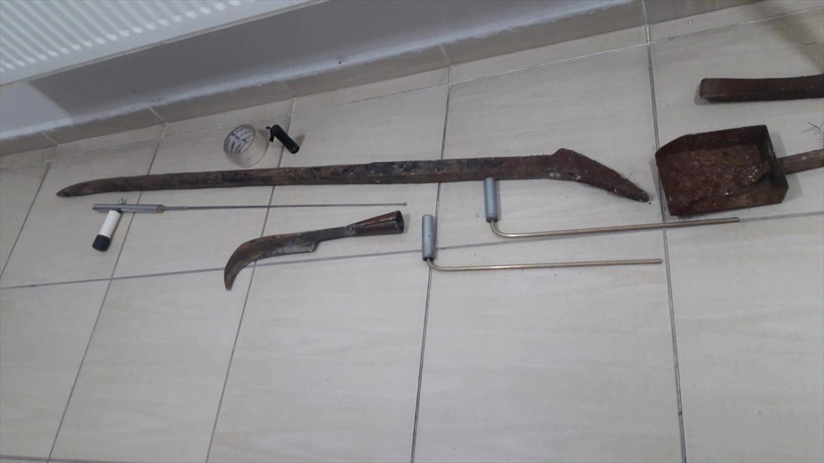 Göçmen Kaçakçıları Var" İhbarından Kaçak Kazı Yapanlar Çıktı