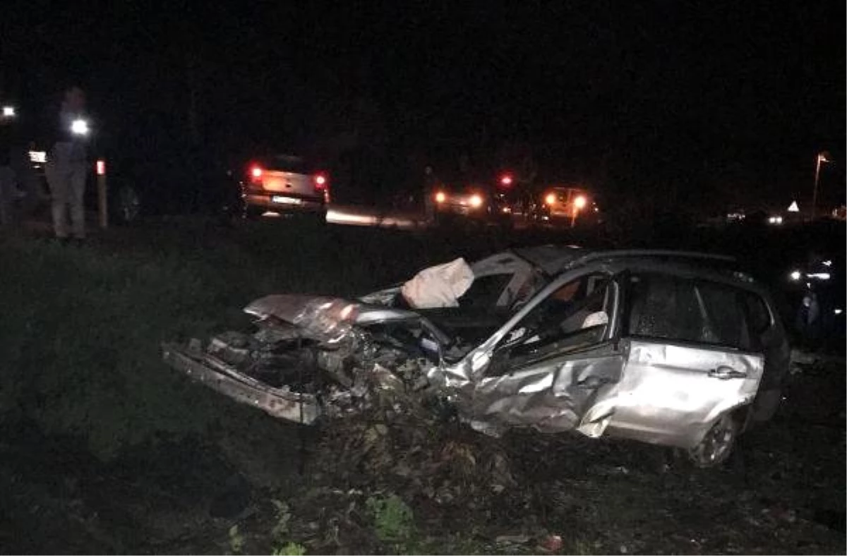 Kaş\'ta Takla Atan Otomobilin Motoru Fırladı: 1 Ölü, 2 Yaralı
