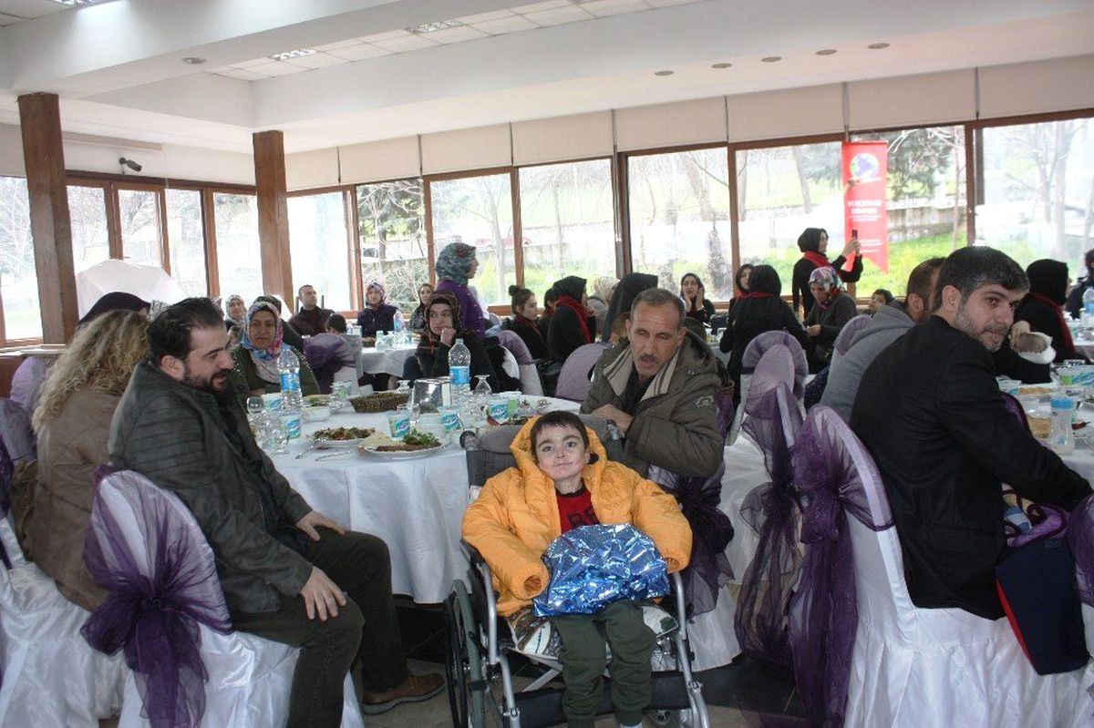 Kelebek Çocuklarına Moral Yemeği