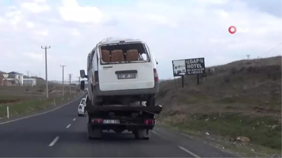 Nişan Törenine Giden Araç Kaza Yaptı: 3 Ölü, 16 Yaralı