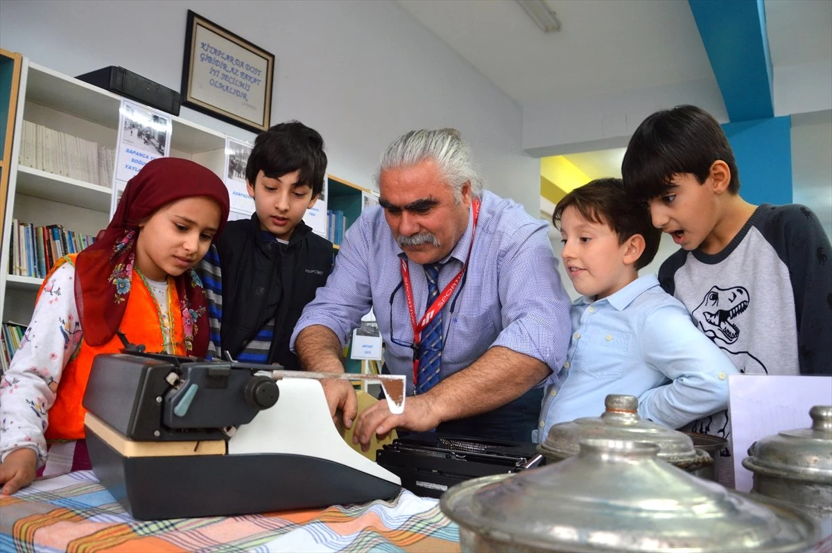 Öğretmen Çift 40 Yıl Biriktirdikleri Eşyalardan Sergi Açtı