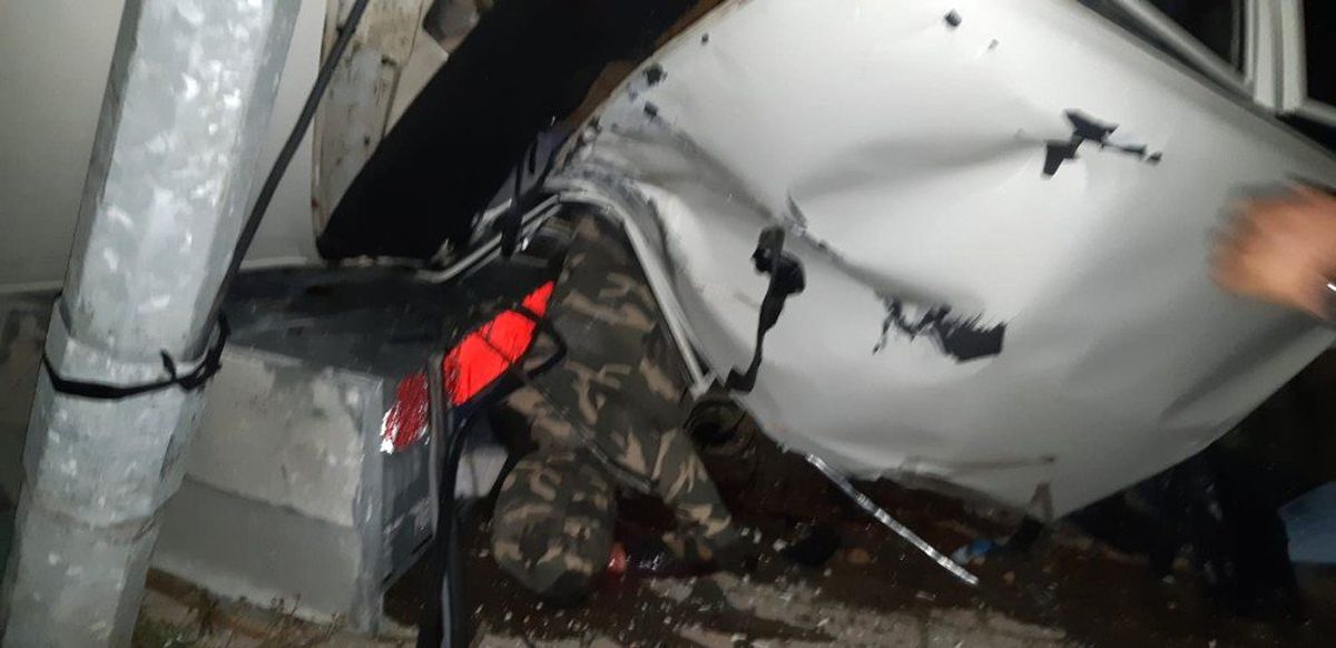 Önce Elektrik Trafosuna Daha Sonra Aydınlatma Direğine Çarptı