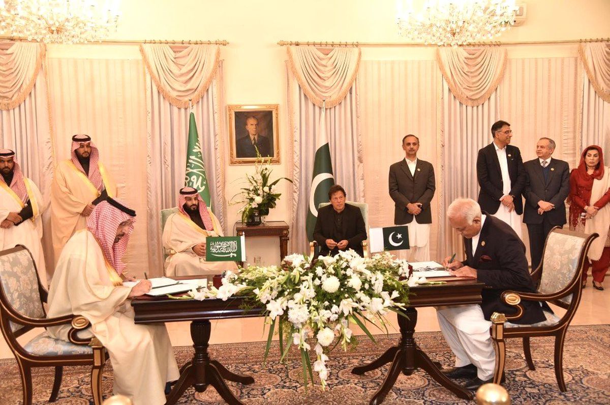 Suudi Arabistan Pakistan\'la 20 Milyar Dolarlık Mutabakat İmzaladı