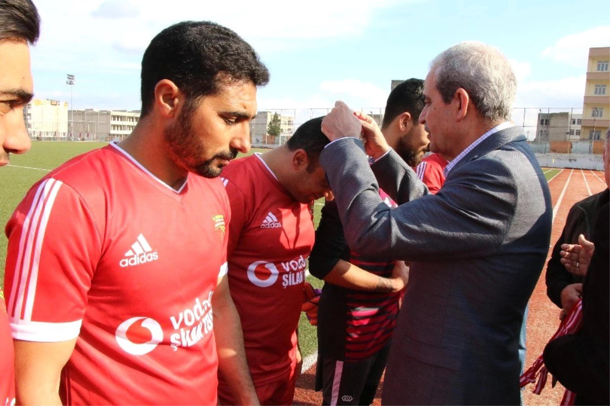 Viranşehir Sanayi Spor\'un Kupasını Başkan Demirkol Verdi