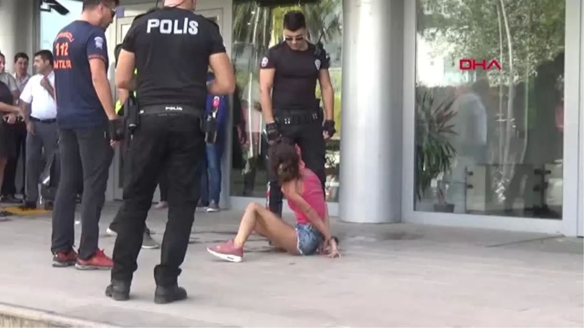 Antalya Atm\'de Kartı Sıkışınca Ortalığı Birbirine Katan Dilara, Hırsızlıktan Tutuklandı