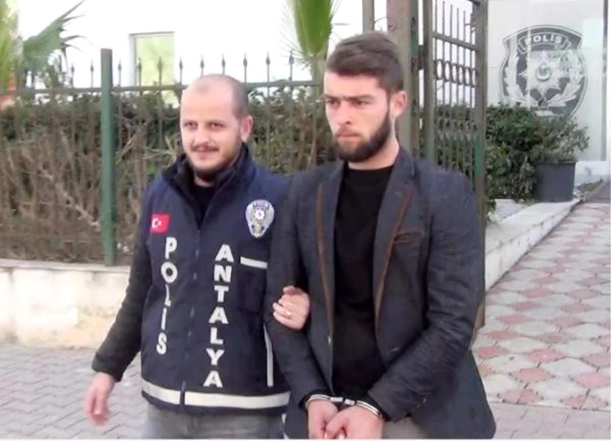 Antalya\'da Arkadaşını Bıçakladı, Kaçtığı Konya\'da Menfezde Yakalandı