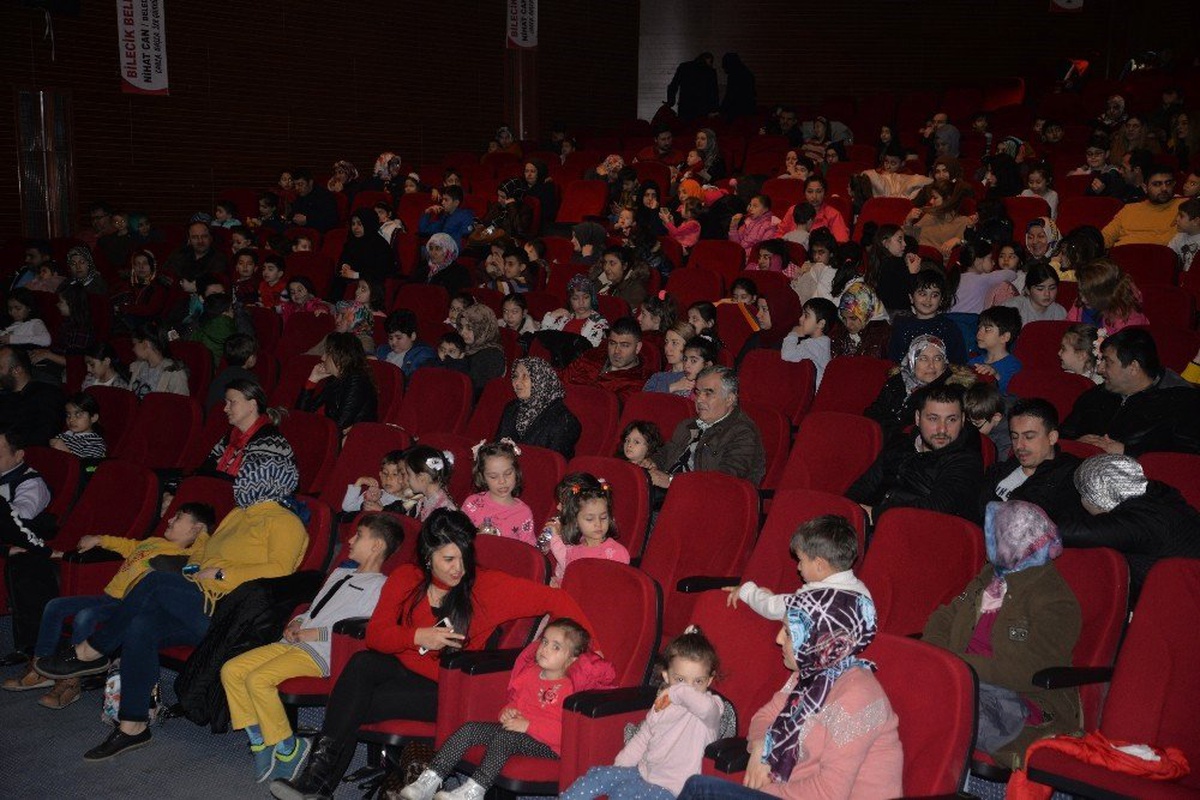 Bilecik\'te Miniklerden Tiyatroya Büyük İlgi