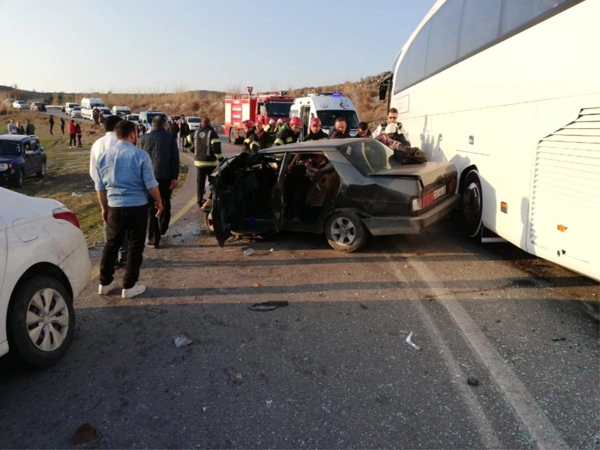 Denizli\'de Zincirleme Trafik Kazası: 3 Yaralı