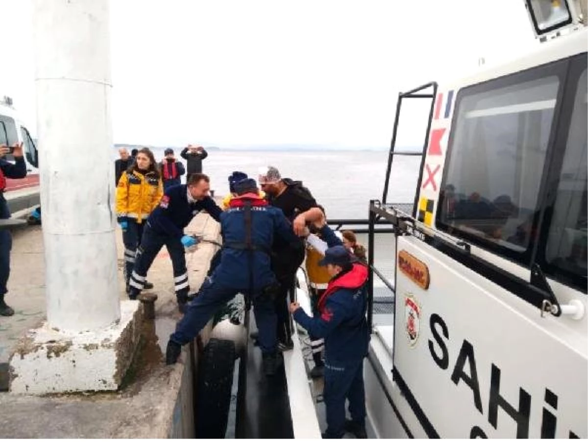 Gemideki Yaralı Sahil Güvenlik Botuyla Alınıp, Hastaneye Götürüldü