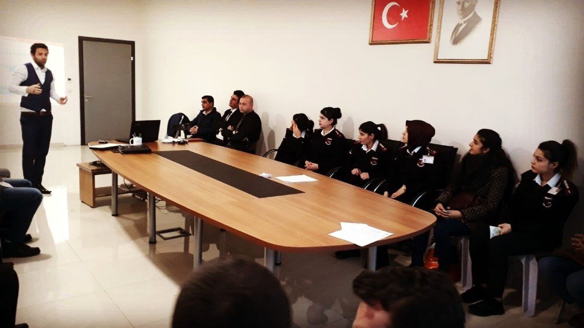 Güvenlik Görevlilerine \'Etkili İletişim\' Semineri