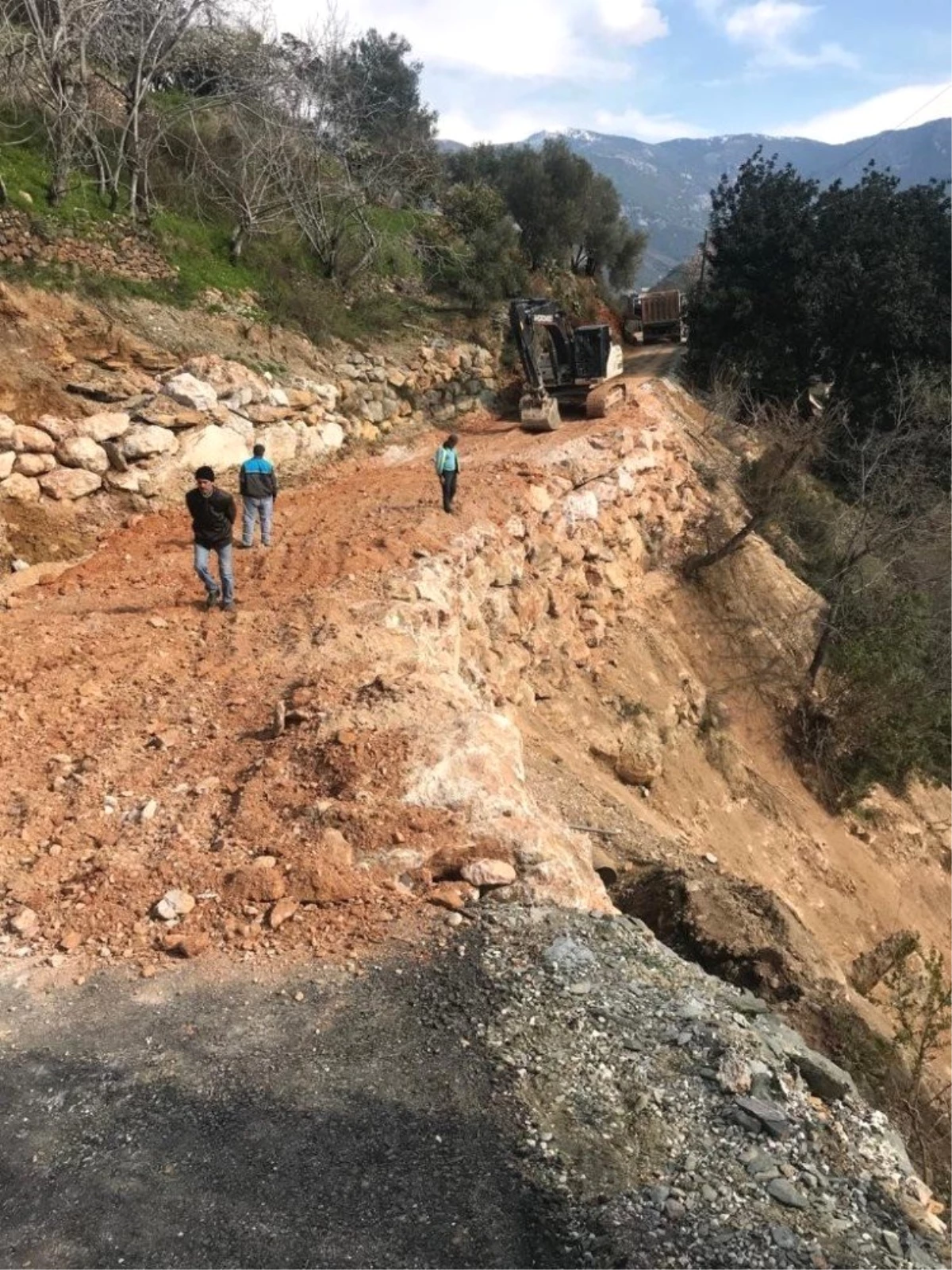 Heyelandan Kapanan Yol Açıldı