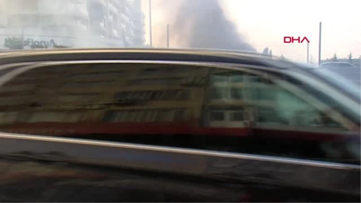 İstanbul- D-100\'de Otomobil Alev Alev Yandı; Yangın Tüpü Yetersiz Kaldı