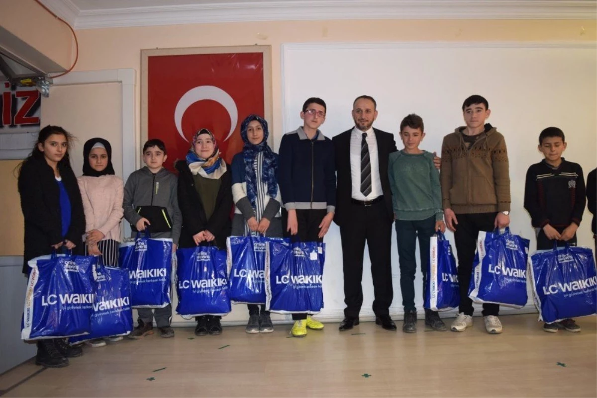 İstanbul Eflaniler Derneği\'nden 796 Öğrenciye Giyim Yardımı