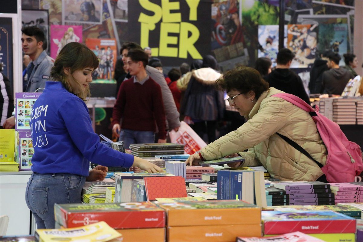 Karadeniz Kitap Fuarı\'nı 2 Günde 45 Bin Kişi Ziyaret Etti
