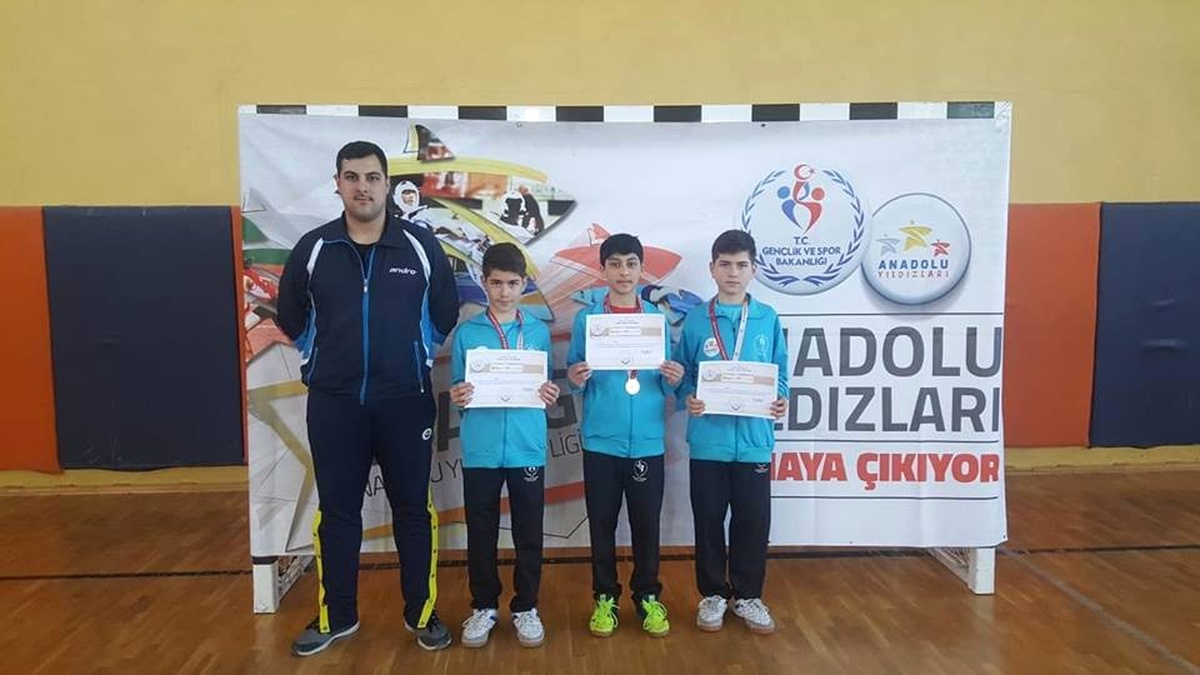 Kayseri\'nin Yıldız Raketleri Analig\'de Yarı Finalde