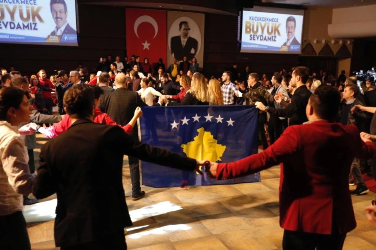 Kosova\'nın Bağımsızlığına Görkemli Kutlama
