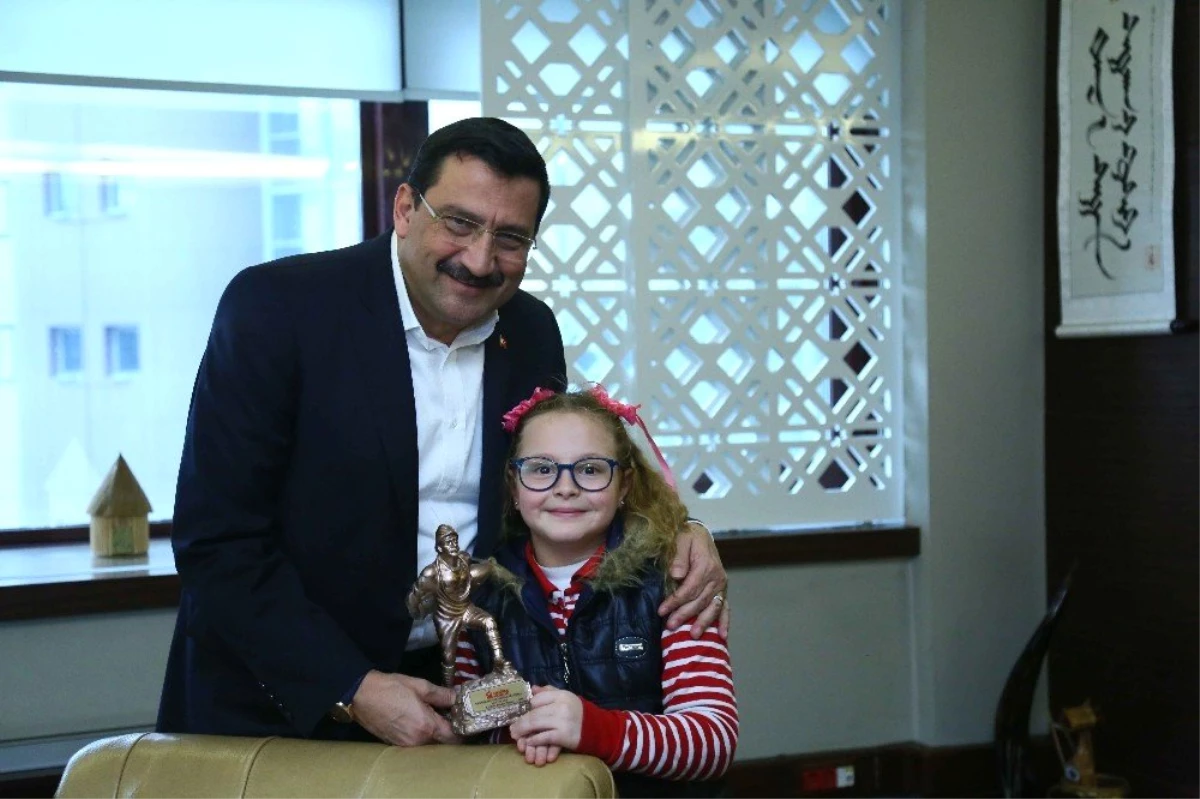 Minik Buse, Keçiören Belediye Başkanı Mustafa Ak\'ı Ziyaret Etti