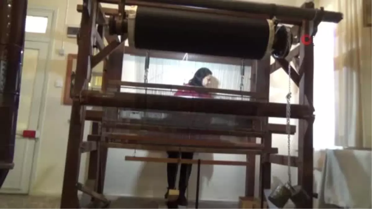 Modern Dokuma Tezgahlarının Atası Sayılan Makine Halen Çalışıyor