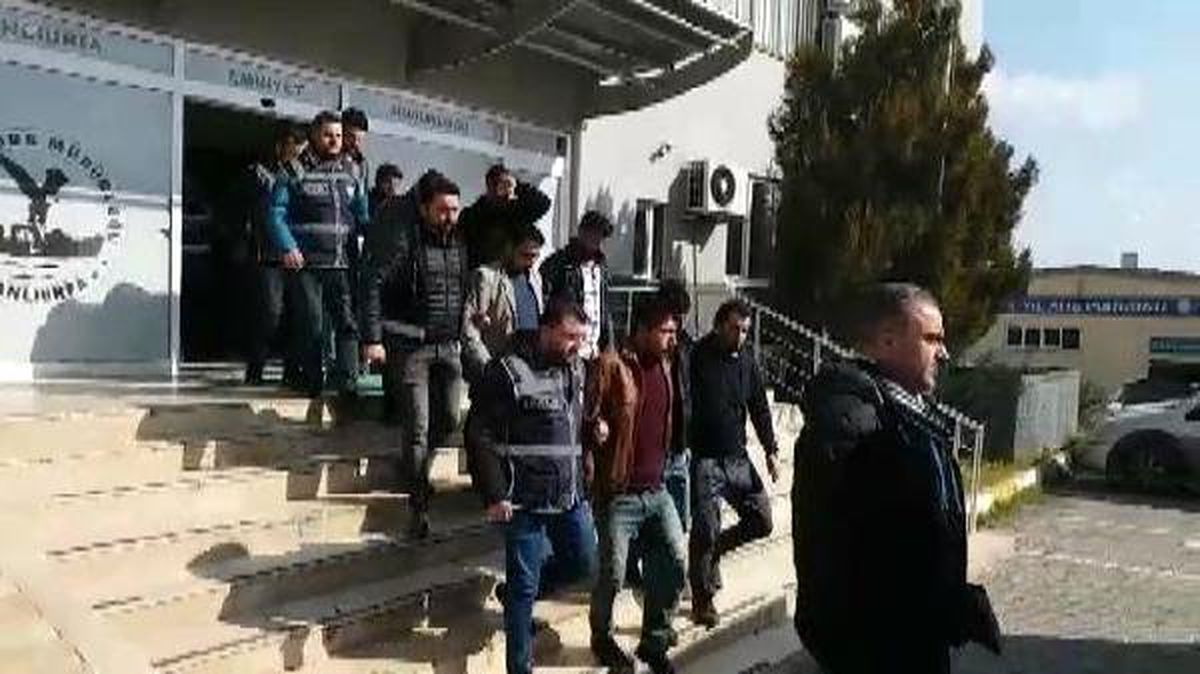 Şanlıurfa\'da Aranan Kişilere Operasyon: 20 Gözaltı
