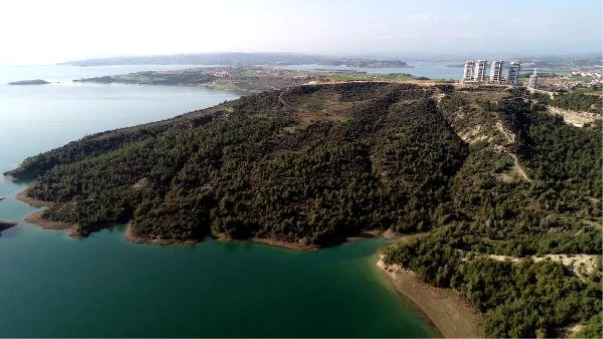 Seyhan Gölü Silüeti Bozan Yüksek Katlı Binalar