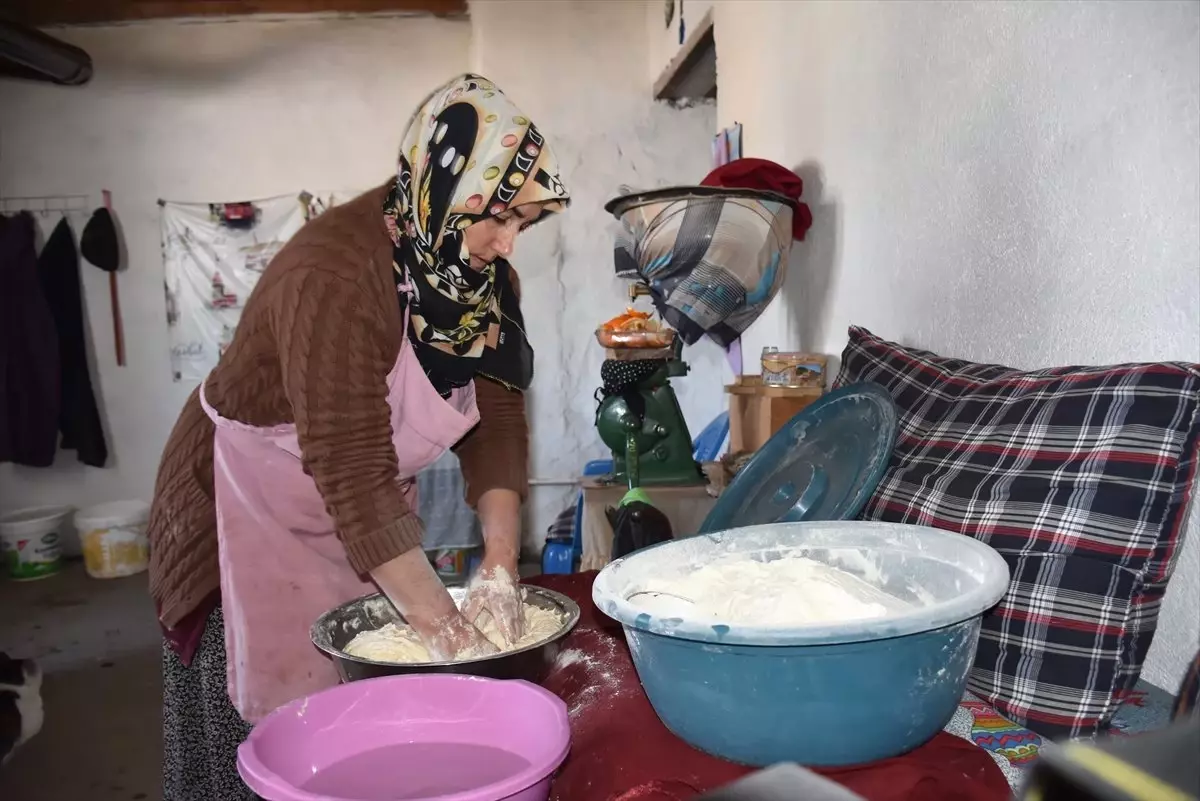 Soğuk Havada Sofralar Tandır Ekmeğiyle "Isınıyor"