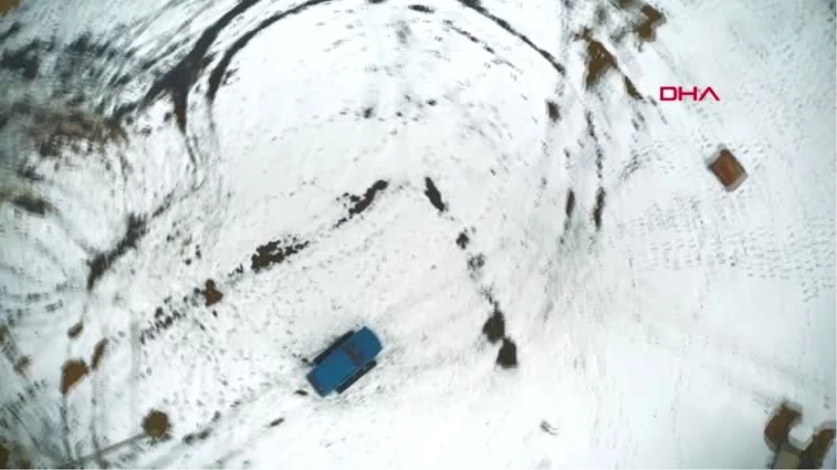 Trabzon Karla Kaplı Yaylada Gezmek İçin \'Paletli Toros\' Yaptı