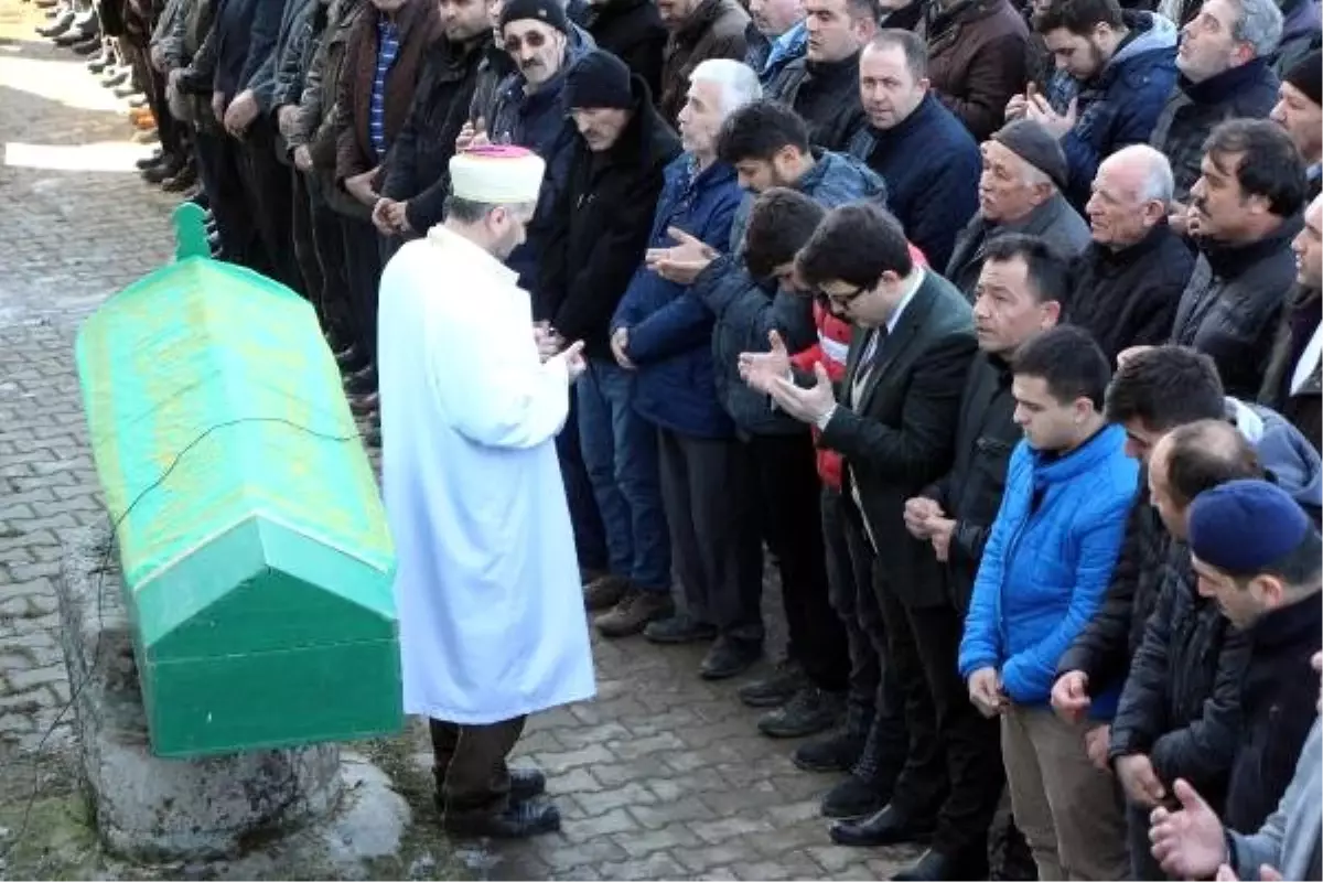 Ukrayna\'da Öldürülen Tır Şoförü, Bolu\'da Toprağa Verildi