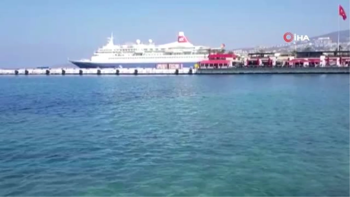 Yılın İlk Turist Gemisi Kuşadası Limanı\'na Yanaştı