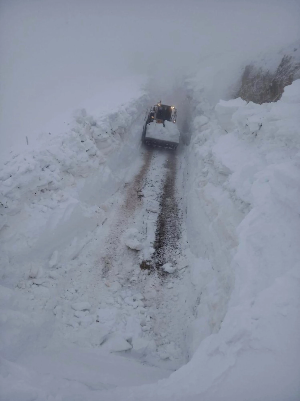 Yüksekova\'da Kar Kalınlığı 6 Metreyi Geçti