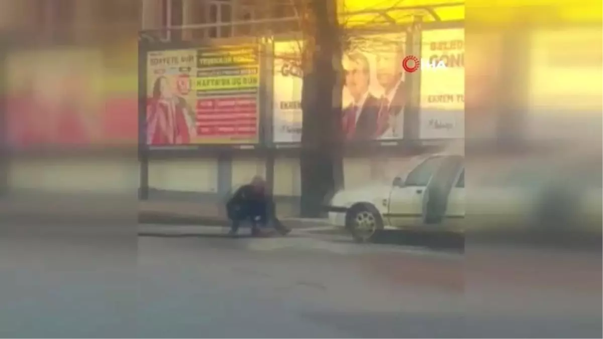 Alev Alan Otomobil İtfaiye Ekiplerince Söndürüldü